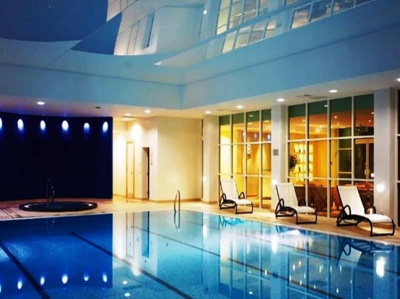 Regency Park Hotel, Health Club & Spa Thatcham Exterior foto