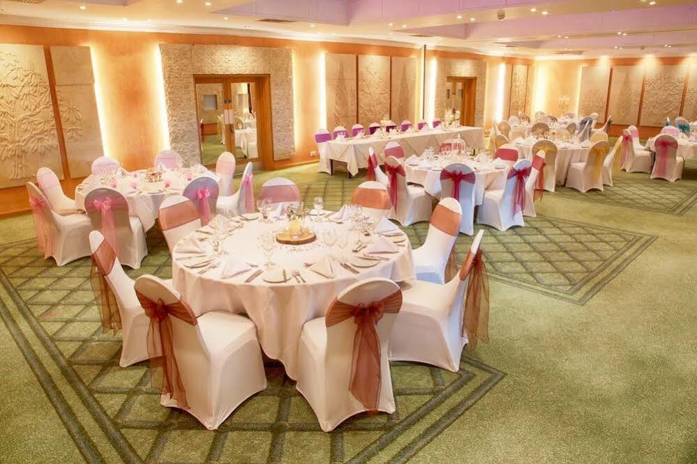 Regency Park Hotel, Health Club & Spa Thatcham Exterior foto